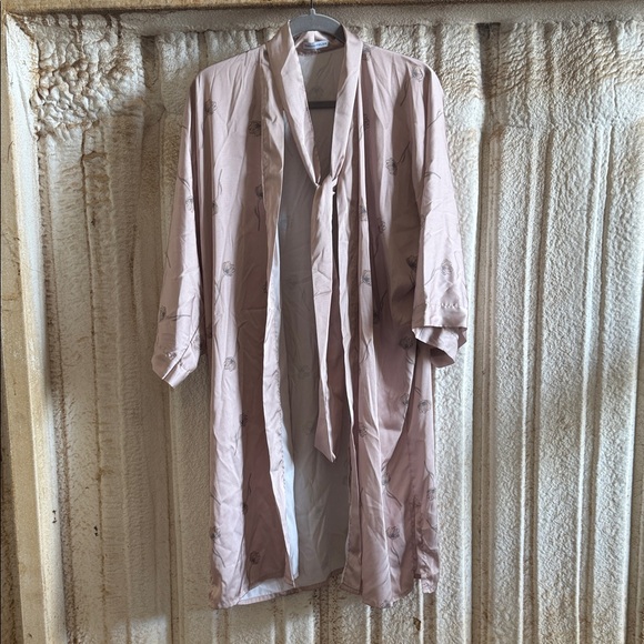 NWOT Rodan + Fields Soft Pink Satin/Silky Robe - OS - Picture 1 of 4